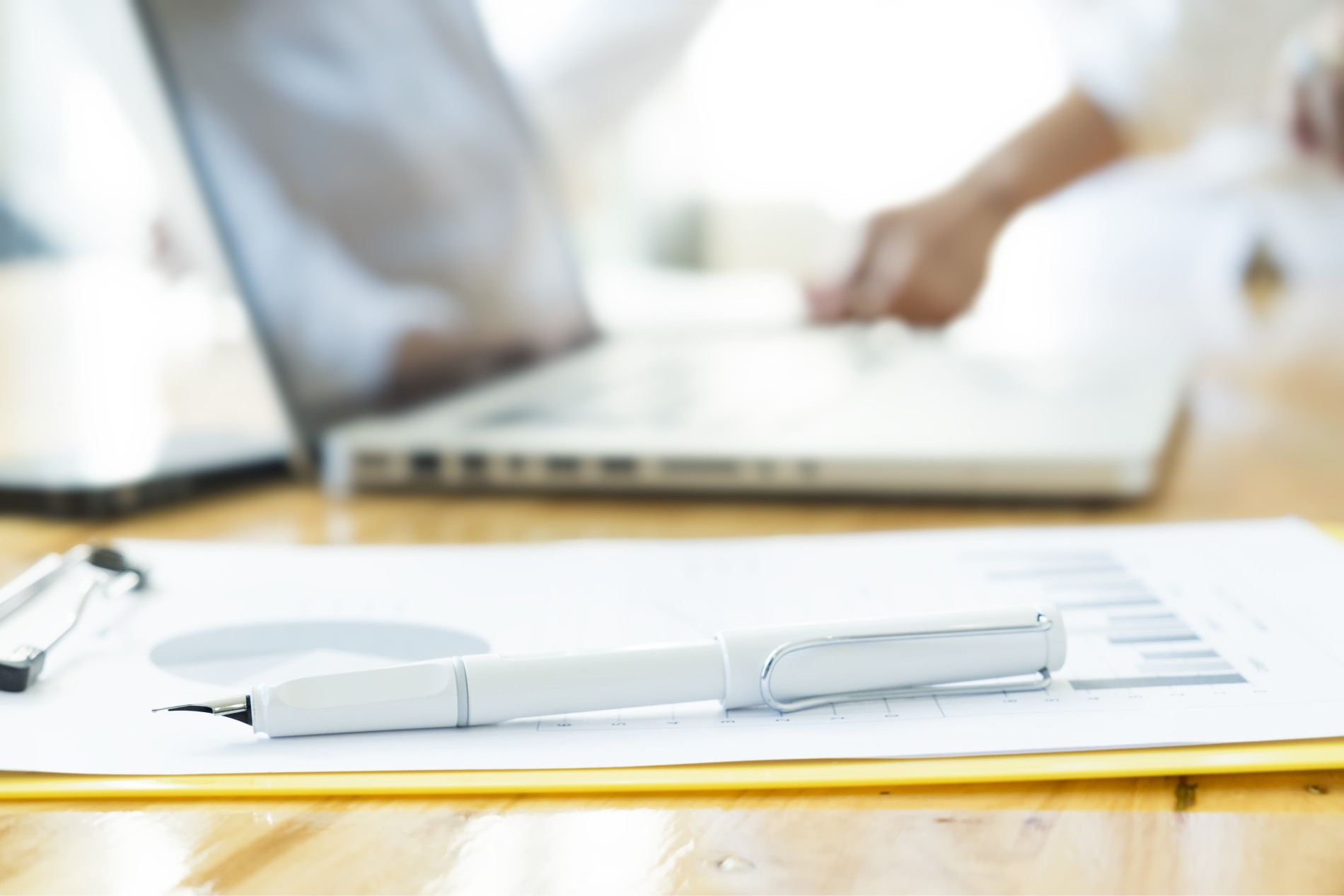 clipboard-signature-working-occupation-masculine-pencil